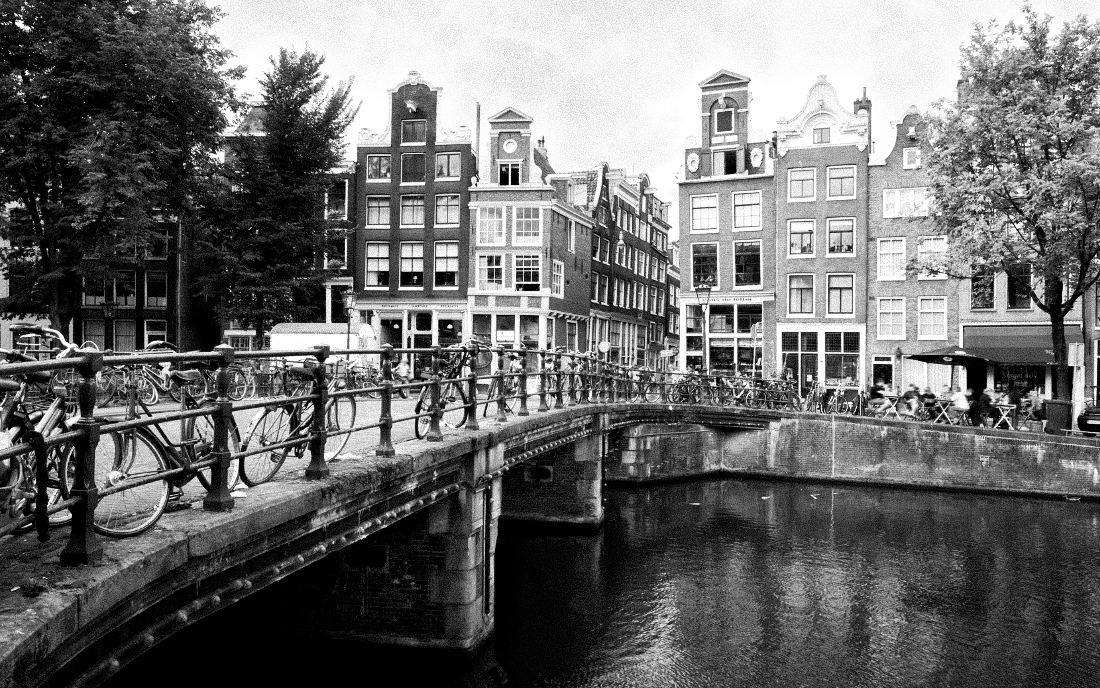 grachten Amsterdam zwart-wit